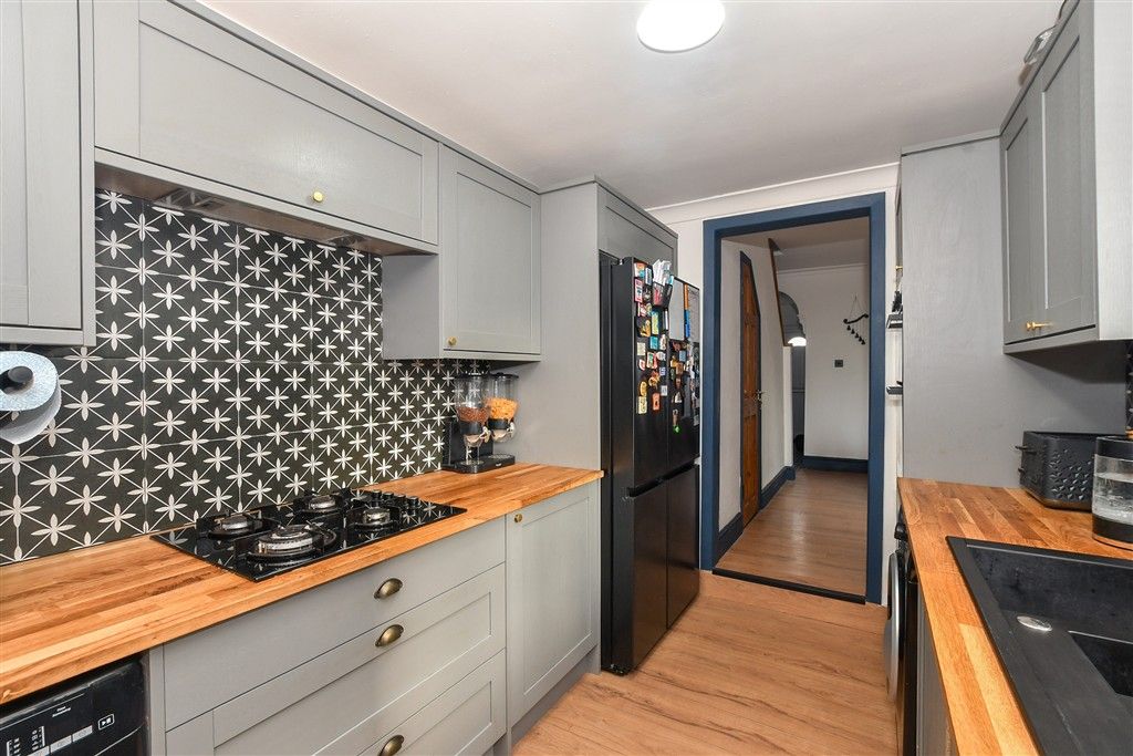 Property photo 3 of 19 Kitchen