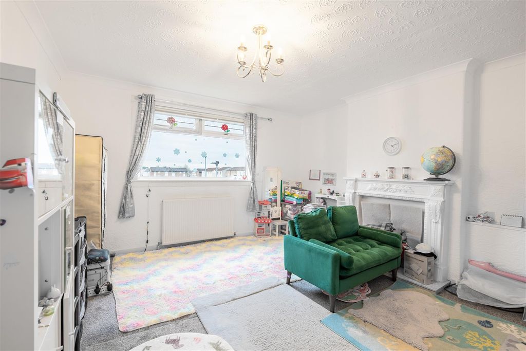 Property photo 3 of 11 Lounge.Jpg