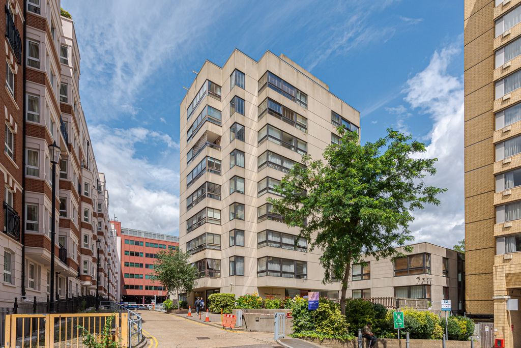 Property photo 1 of 9 Well Propotioned 2 Bedrooms Apartment In The Heart Of Kensington High Street