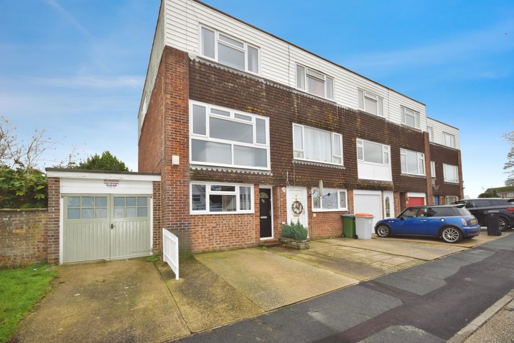 Property photo 1 of 12 98 Timberleys - 10