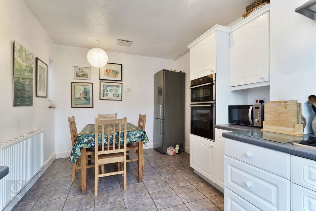 Property photo 3 of 32