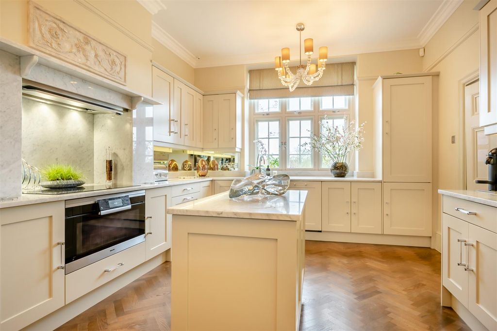 Property photo 3 of 44 8588477-Interior30.Jpg