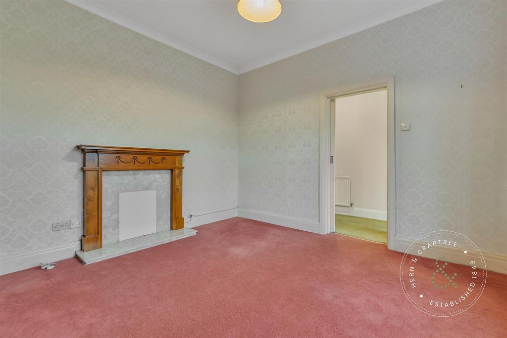 Property photo 3 of 24 Welwyn-Road-03.Jpg