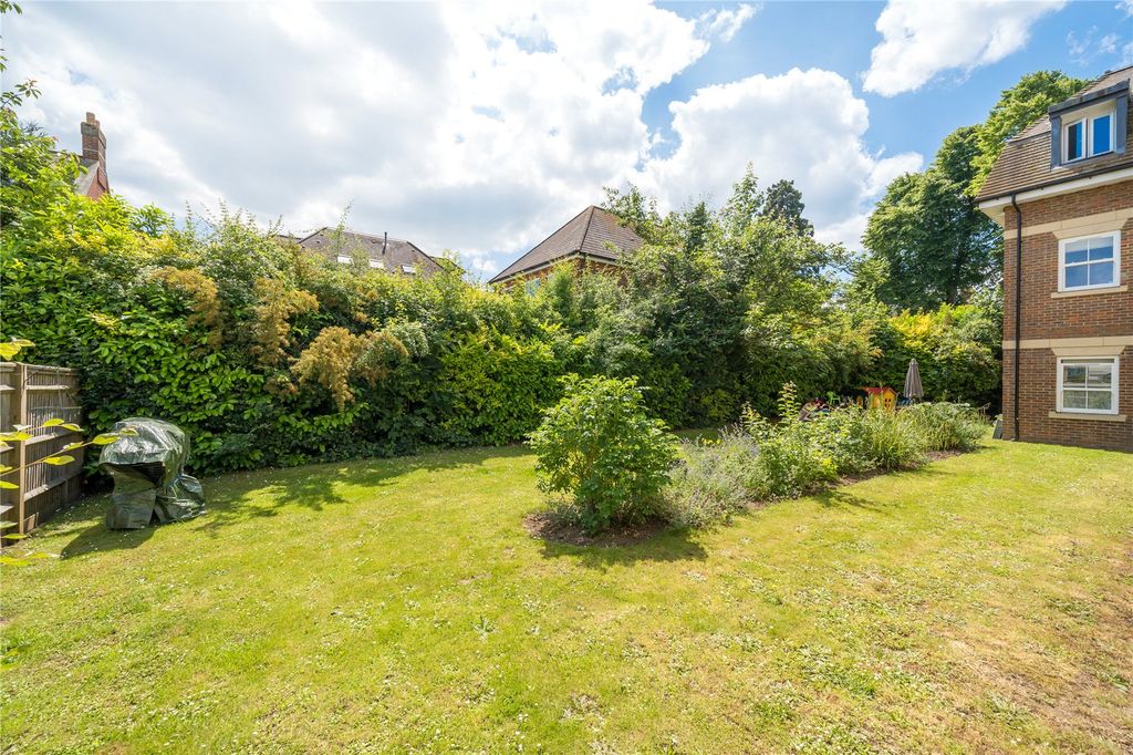 Property photo 3 of 11 Communal Garden