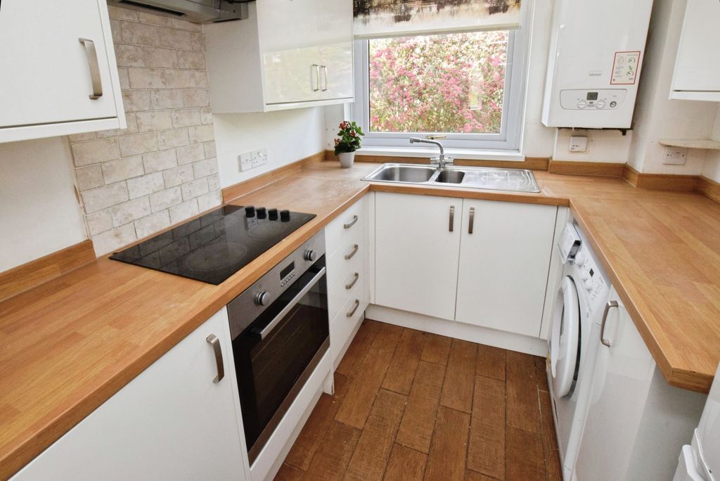 Property photo 2 of 5