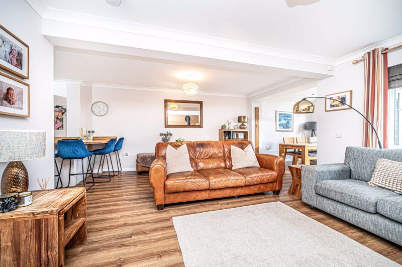 Property photo 3 of 24 Lounge