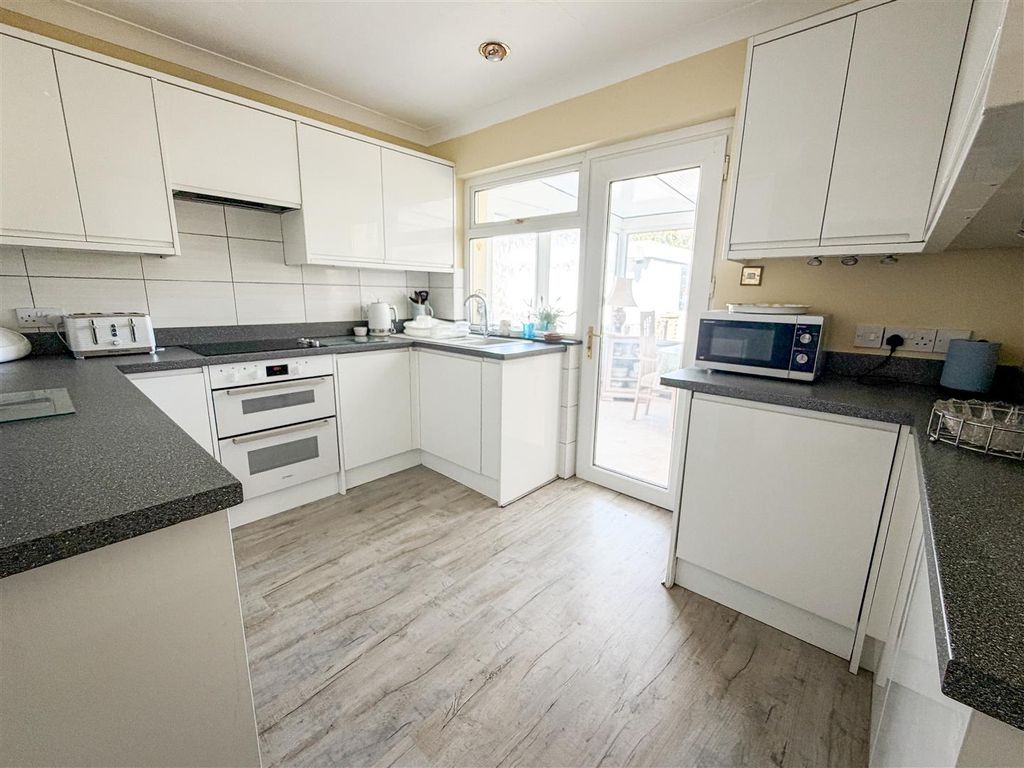 Property photo 3 of 26 Kitchen