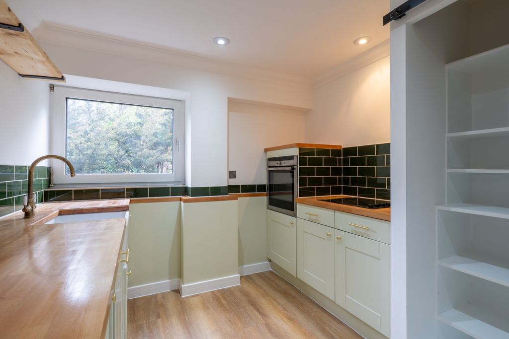 Property photo 3 of 12 5040294