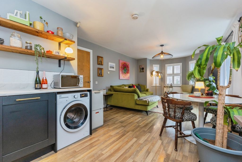 Property photo 3 of 20 Pbox-Img.Jpg