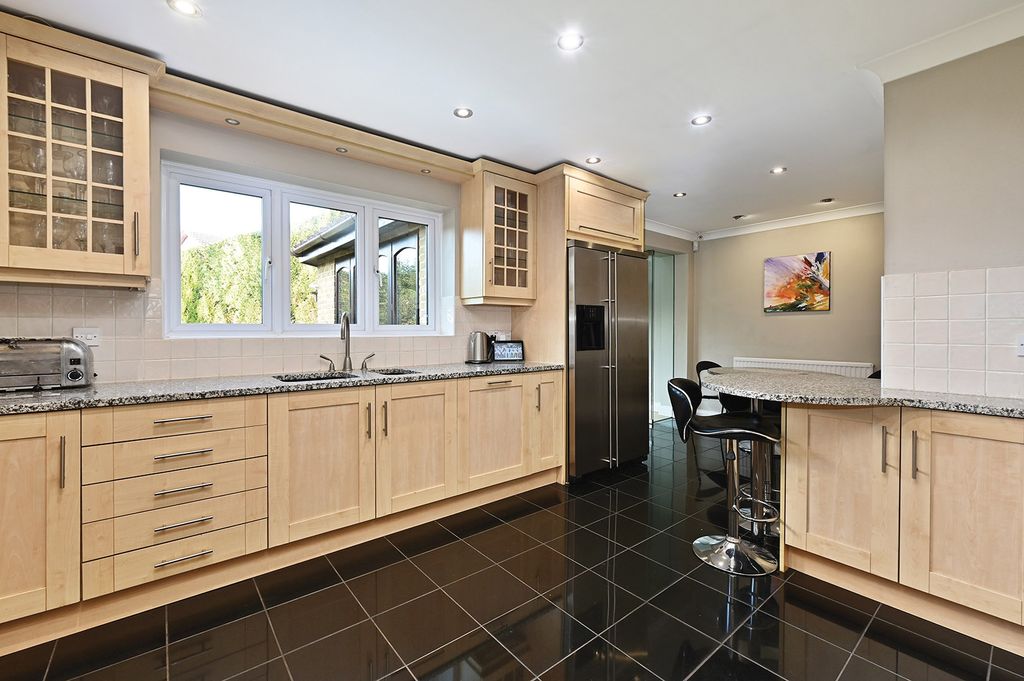 Property photo 3 of 16 3-Barberry-Way (2)