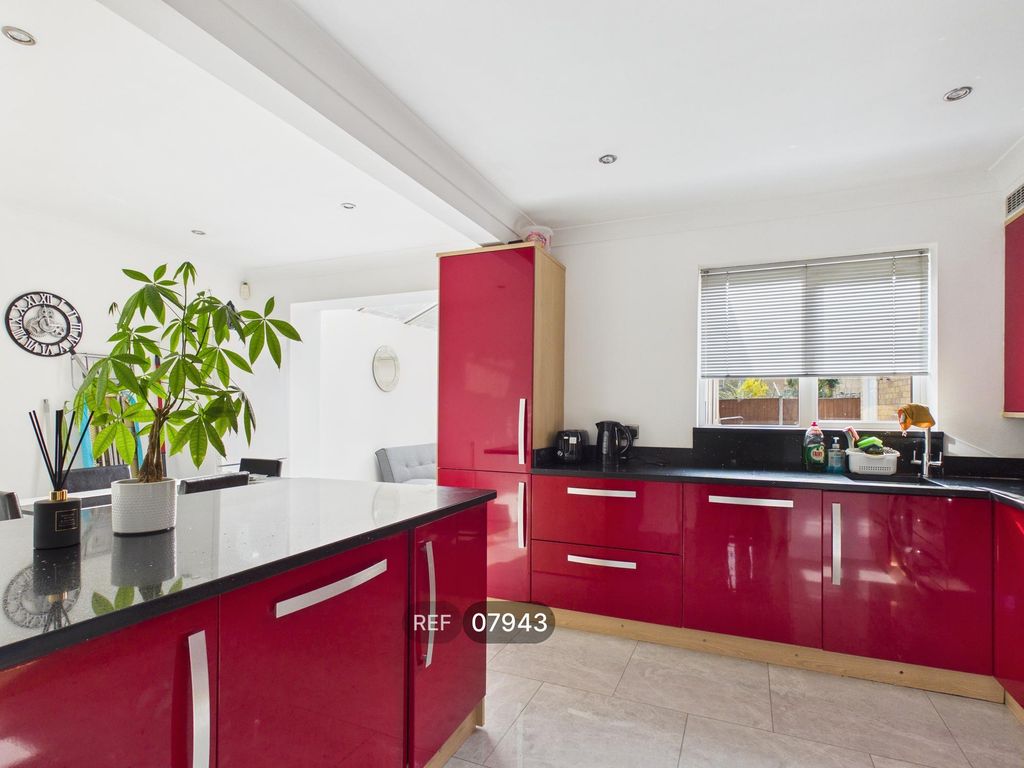 Property photo 2 of 21 Kitchen