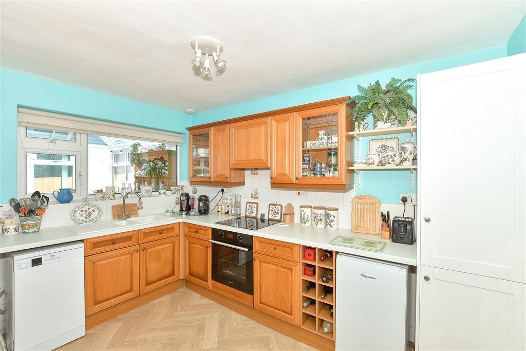 Property photo 3 of 12 Kitchen