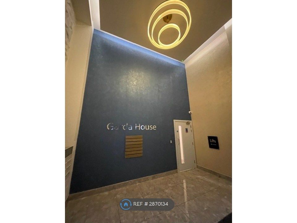 Property photo 3 of 16 Building Lobby