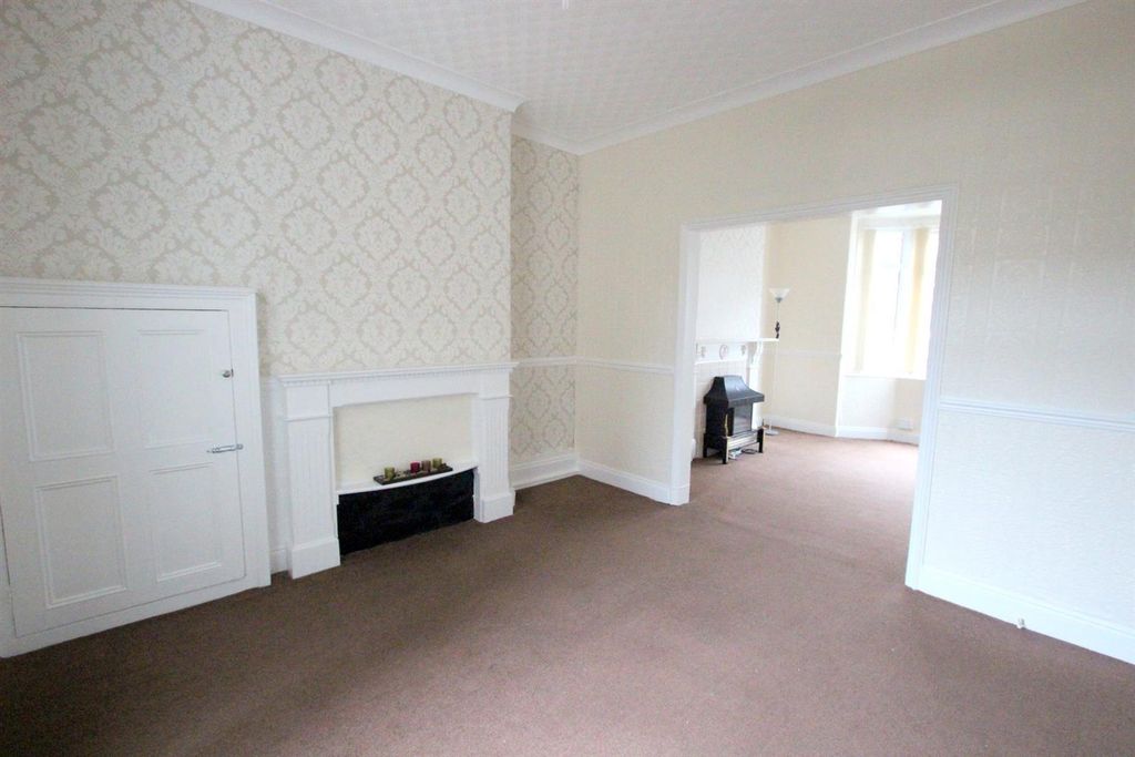 Property photo 3 of 8 Dining Room