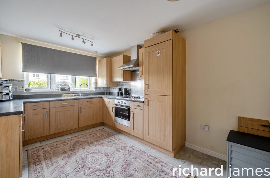 Property photo 3 of 12 Fe62Dd1F9A0146Fa969A8E777B1678E1