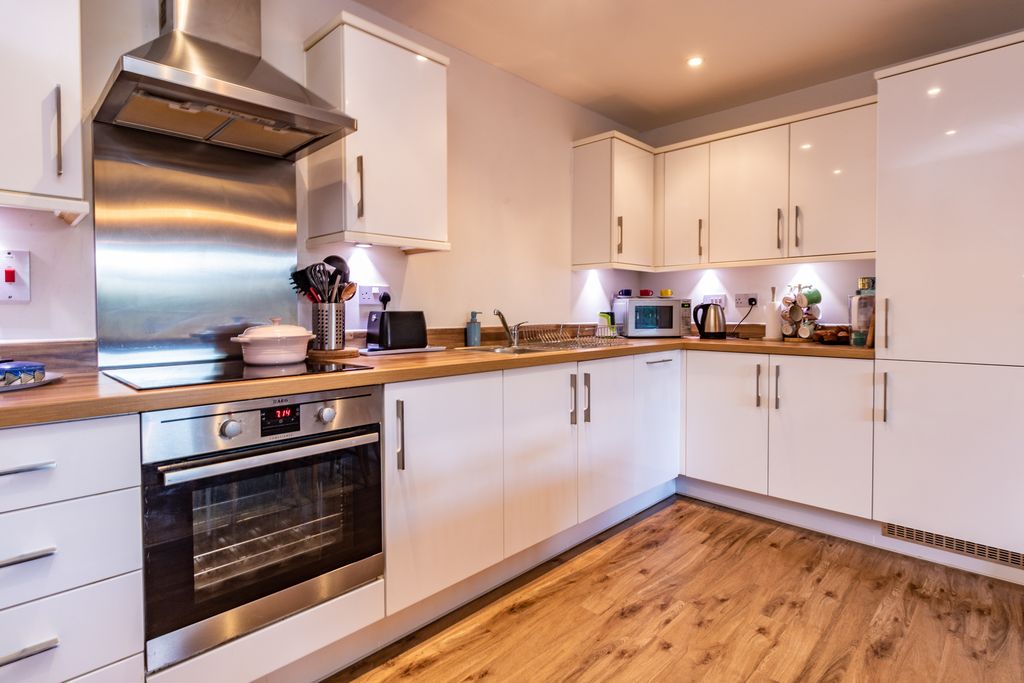 Property photo 3 of 8 Kitchen