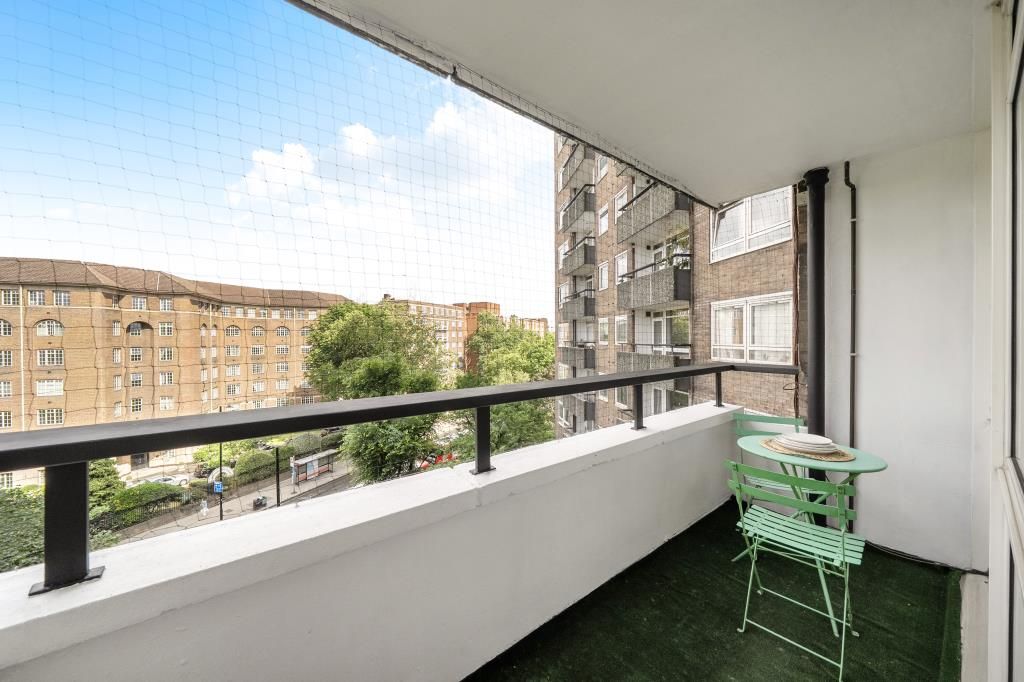 Property photo 3 of 11 Balcony