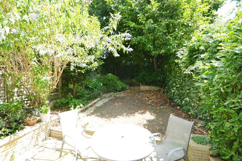 Property photo 3 of 8 Cavendish Avenue 29 Garden.Jpg