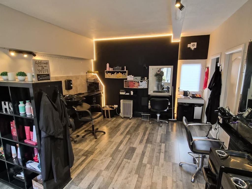 Property photo 1 of 7 Photo 0