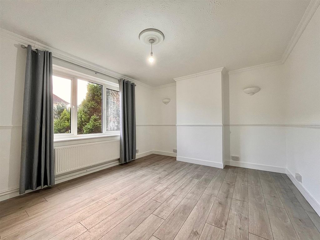 Property photo 2 of 13 Lounge