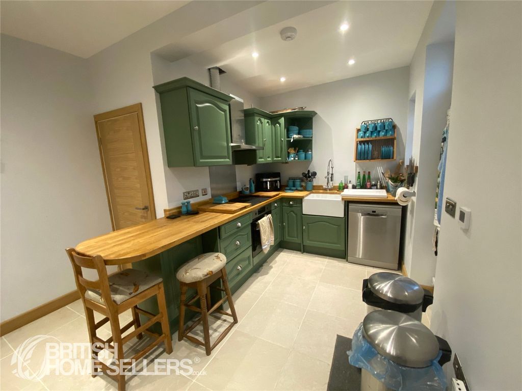 Property photo 2 of 25 Picture No. 14