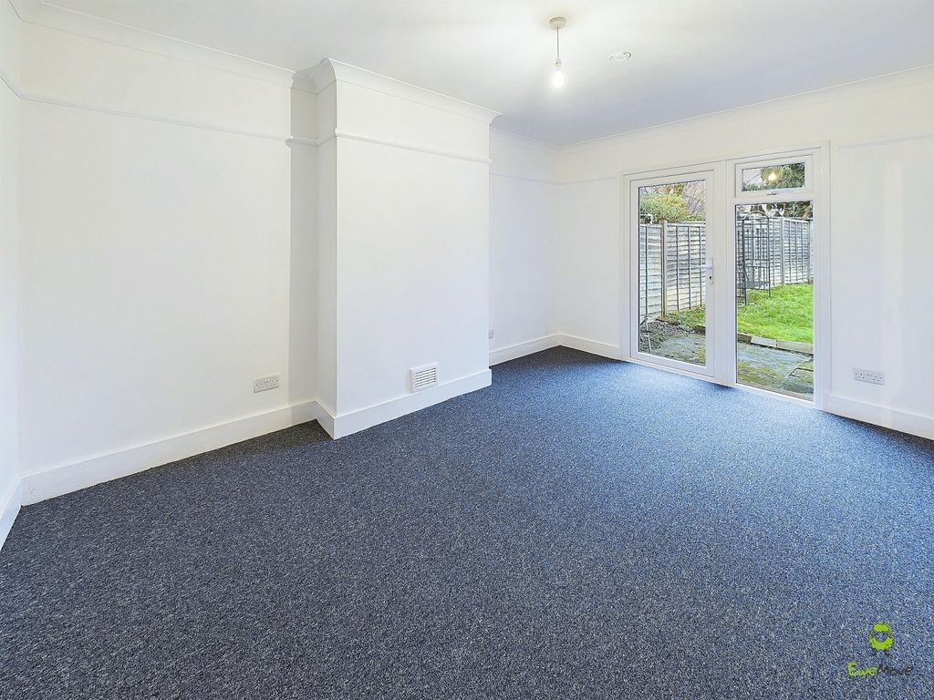 Property photo 2 of 7 Presented By Nicoleta At Ewemove Bexleyheath And D