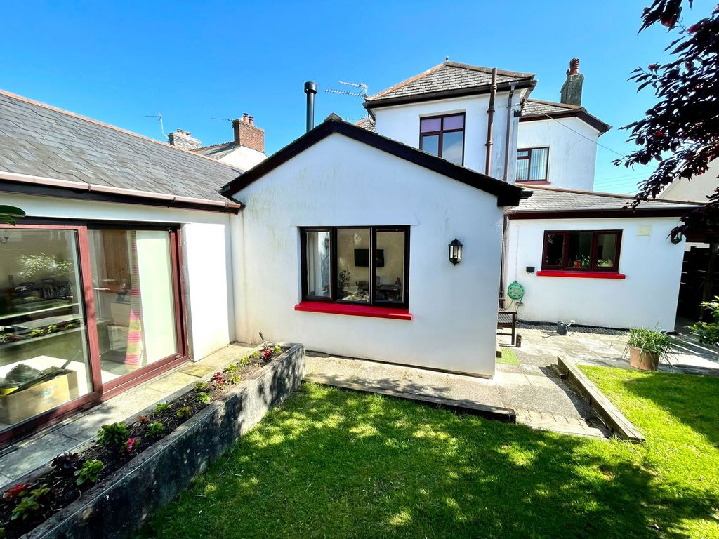 Property photo 2 of 27