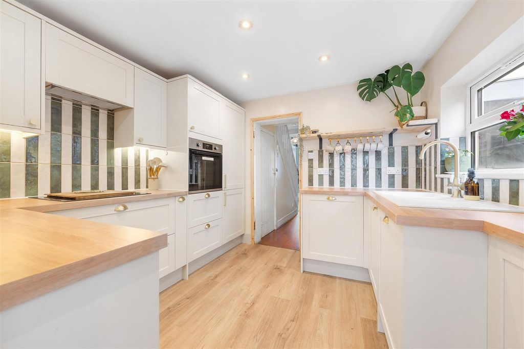 Property photo 2 of 14 Station Road-10.Jpg