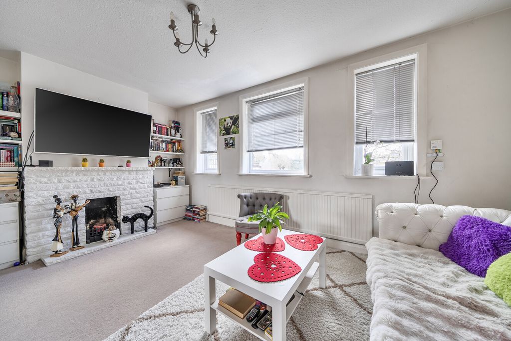 Property photo 2 of 13 1406110-16-697Cae...