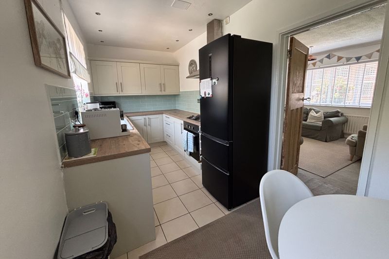 Property photo 3 of 12 Kitchen