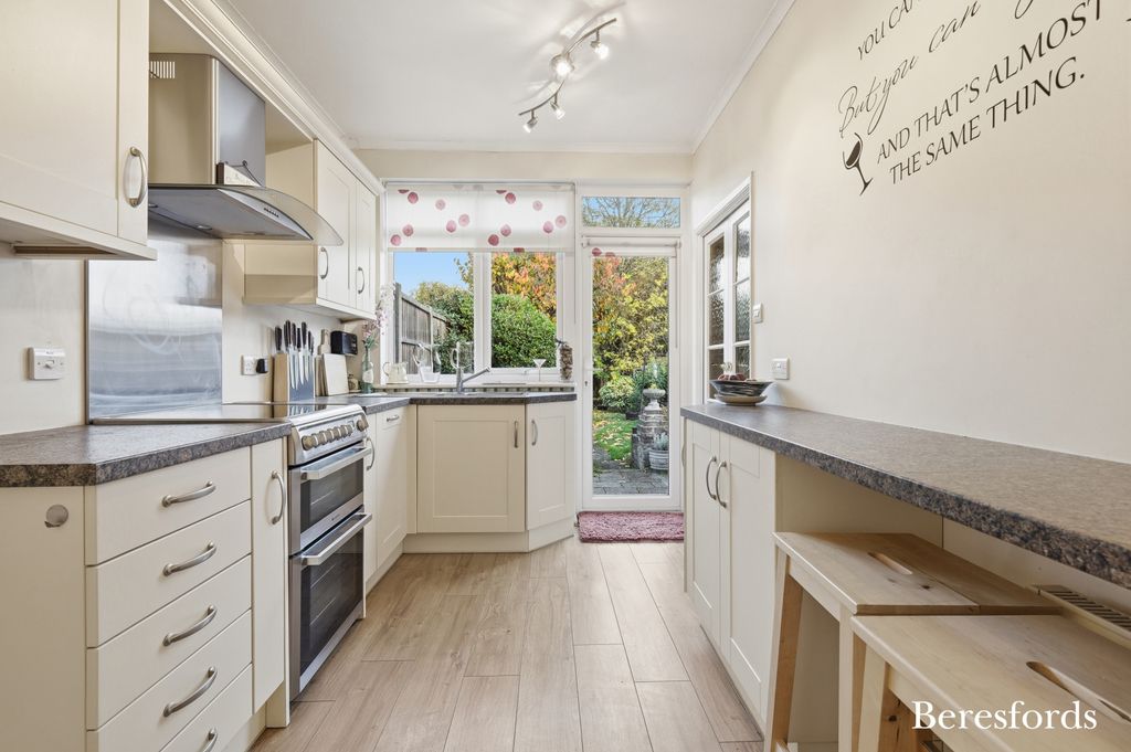 Property photo 3 of 33 Picture No. 25