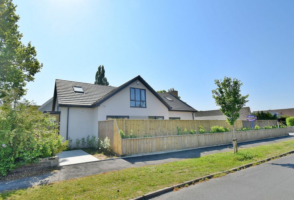 Property photo 2 of 27