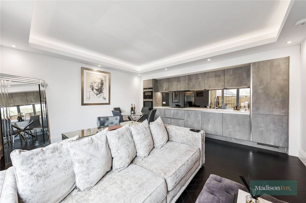 Additional image 7 of 1 bed flat for saleManor Road, Chigwell, Essex IG7