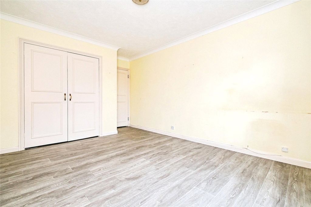 Property photo 2 of 17 Picture No. 30