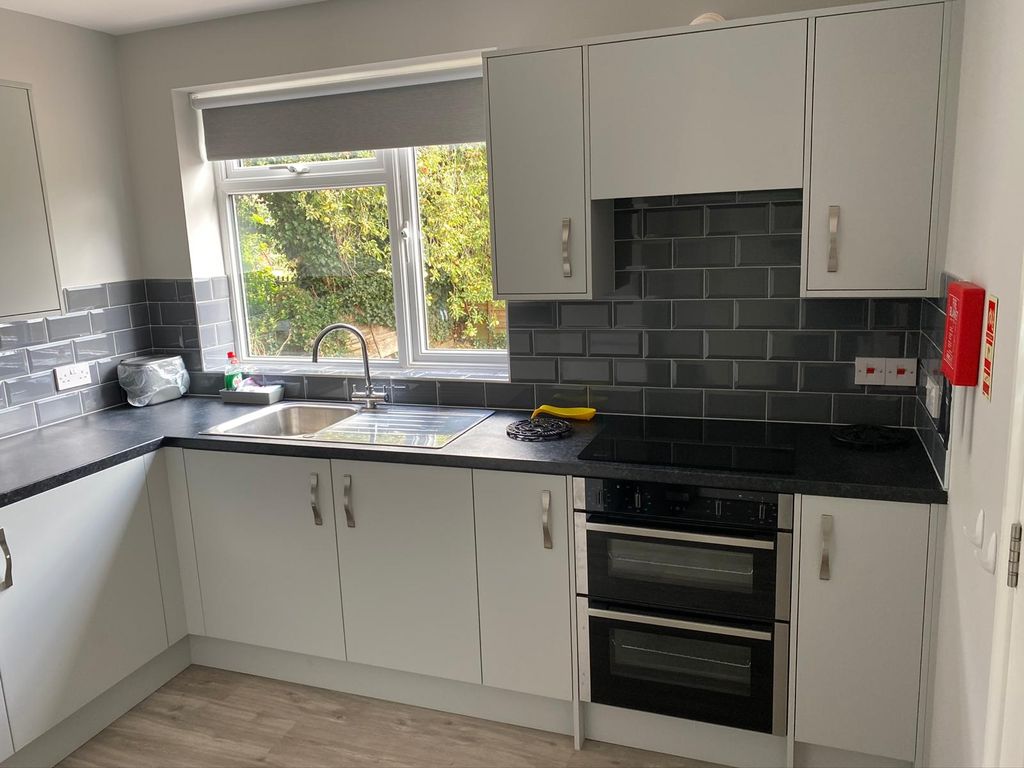 Property photo 2 of 25