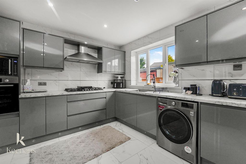 Property photo 1 of 29 Walverden Road-8.Jpg