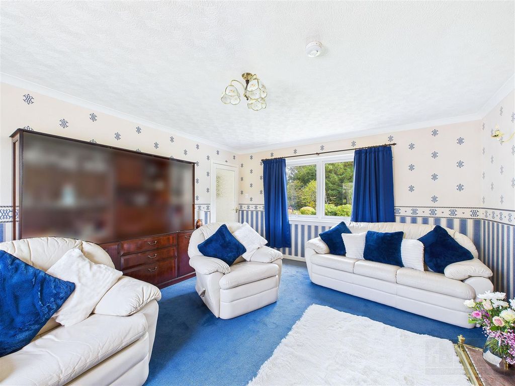 Property photo 3 of 21 Sitting Room