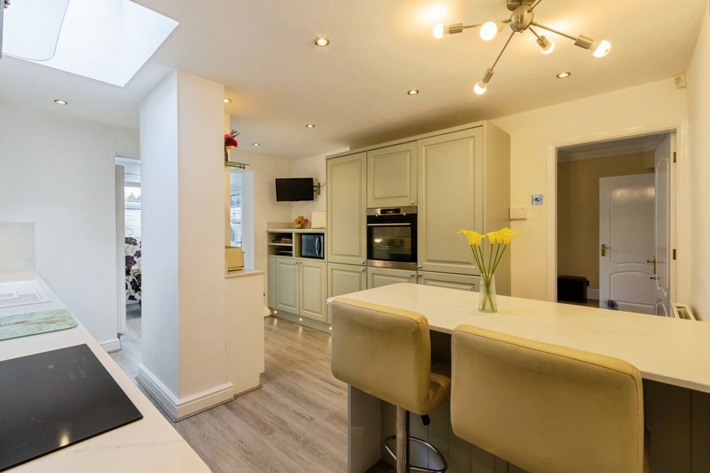 Property photo 3 of 21 Pbox-Img.Jpg