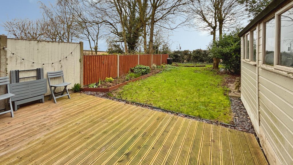 Property photo 2 of 11 Garden
