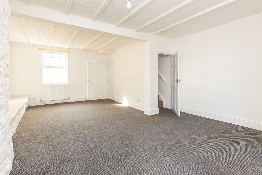 Property photo 3 of 10 Living Room