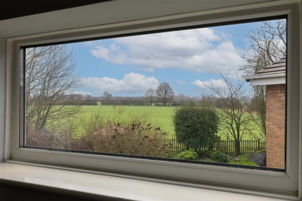 Property photo 3 of 30 7Weaverside-18.Jpg