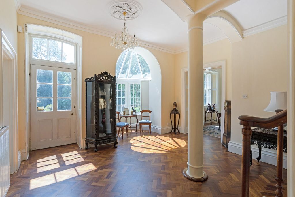 Property photo 2 of 23 Entrance Hall