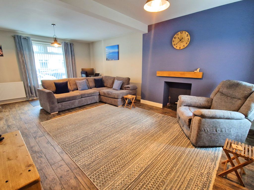 Property photo 2 of 23