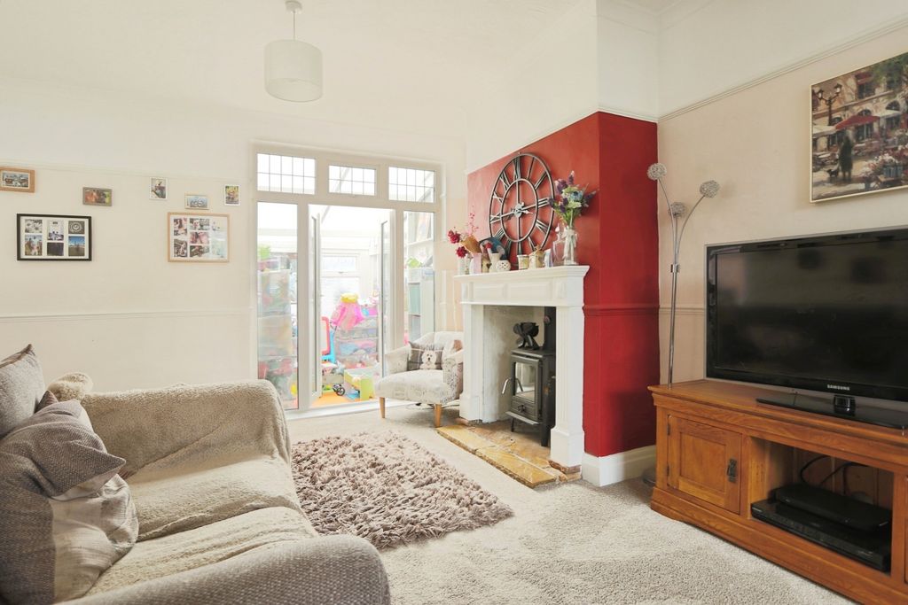 Property photo 2 of 12 4004174
