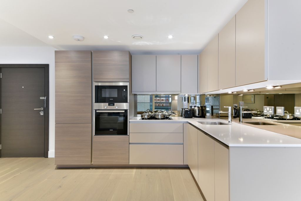 Property photo 3 of 8 Kitchen