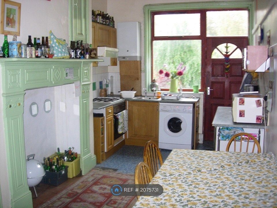 Property photo 3 of 19 Kitchen