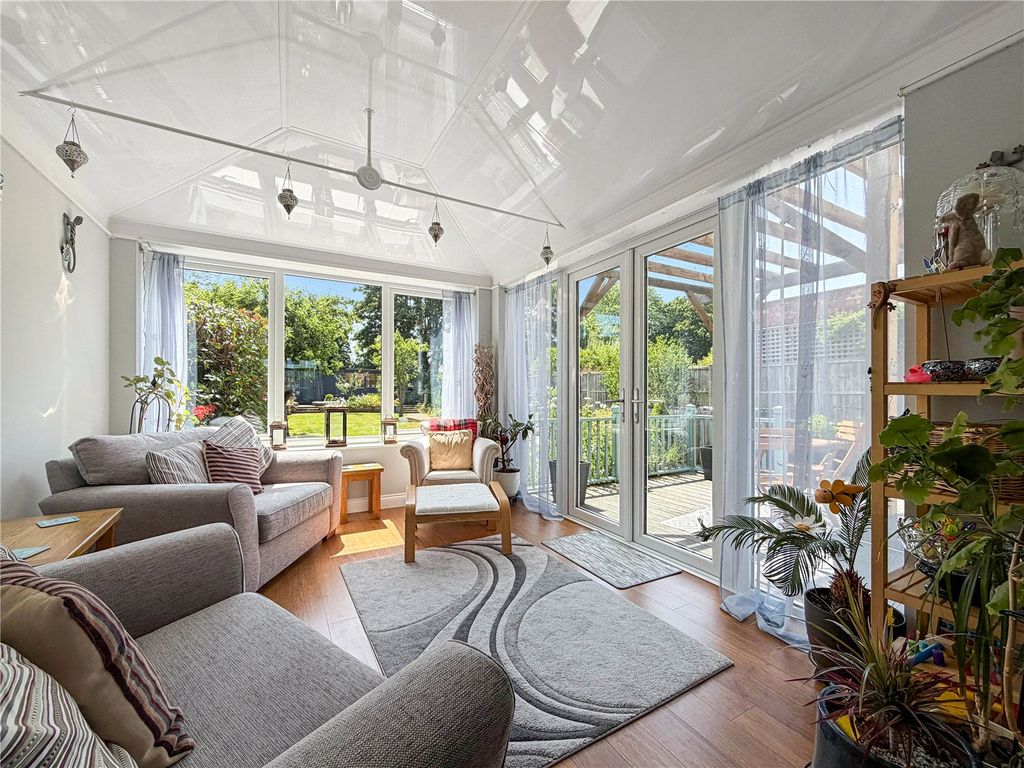 Property photo 3 of 27 Conservatory