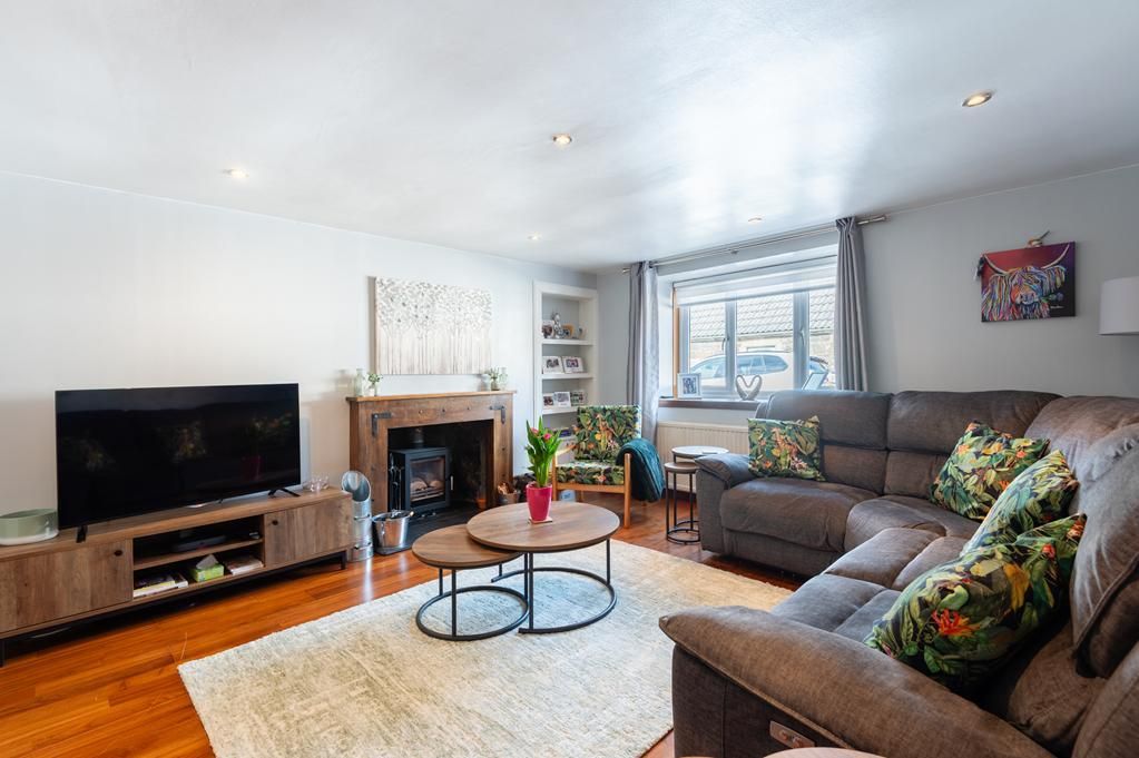 Property photo 3 of 27 Cup1501Seg Living Room.Jpg