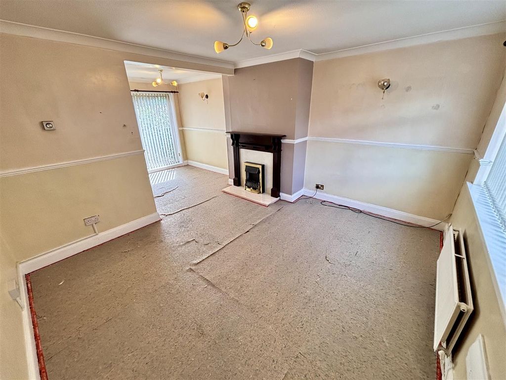 Property photo 2 of 16 Open Plan Living And Dining Room