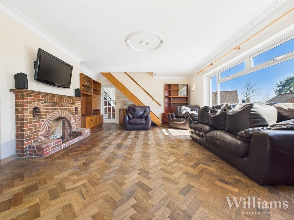 Property photo 2 of 19 Cam02861G0-Pr0360-Still005.Jpg